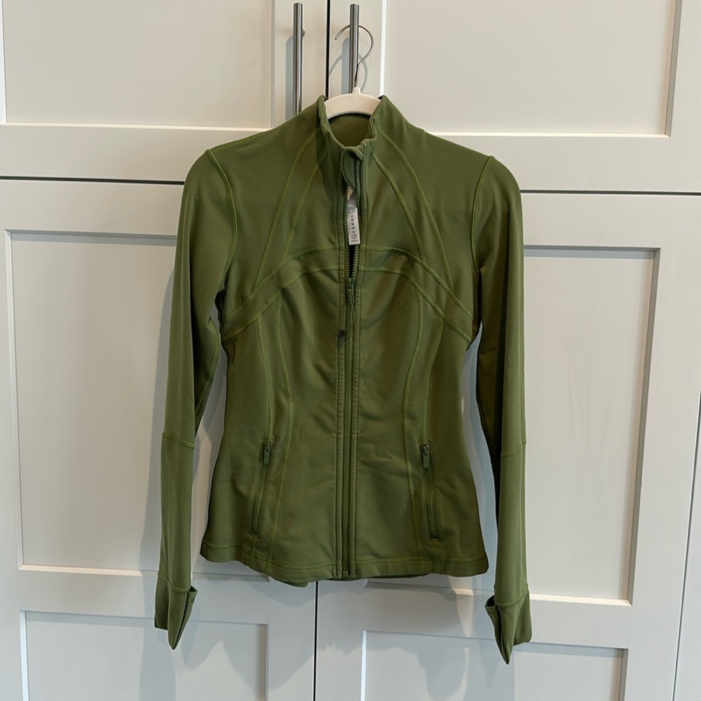 Sage green lululemon define jacket lightly worn excellent condition size 6